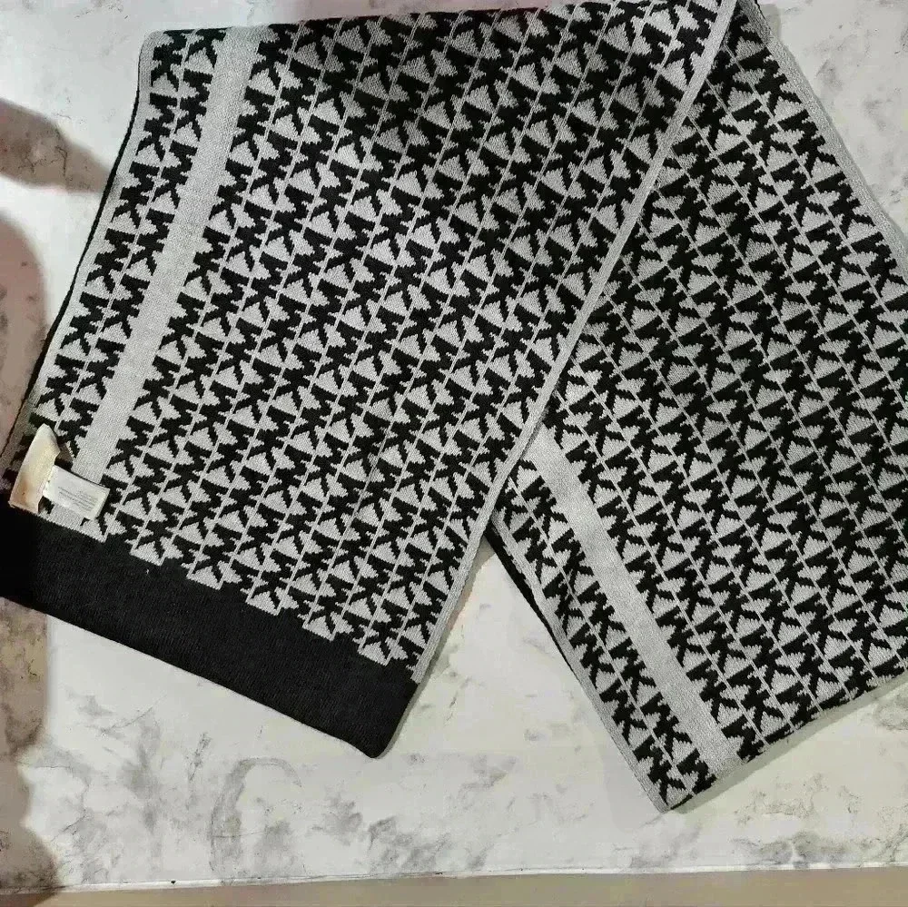 Michael kors scarf black and Grey